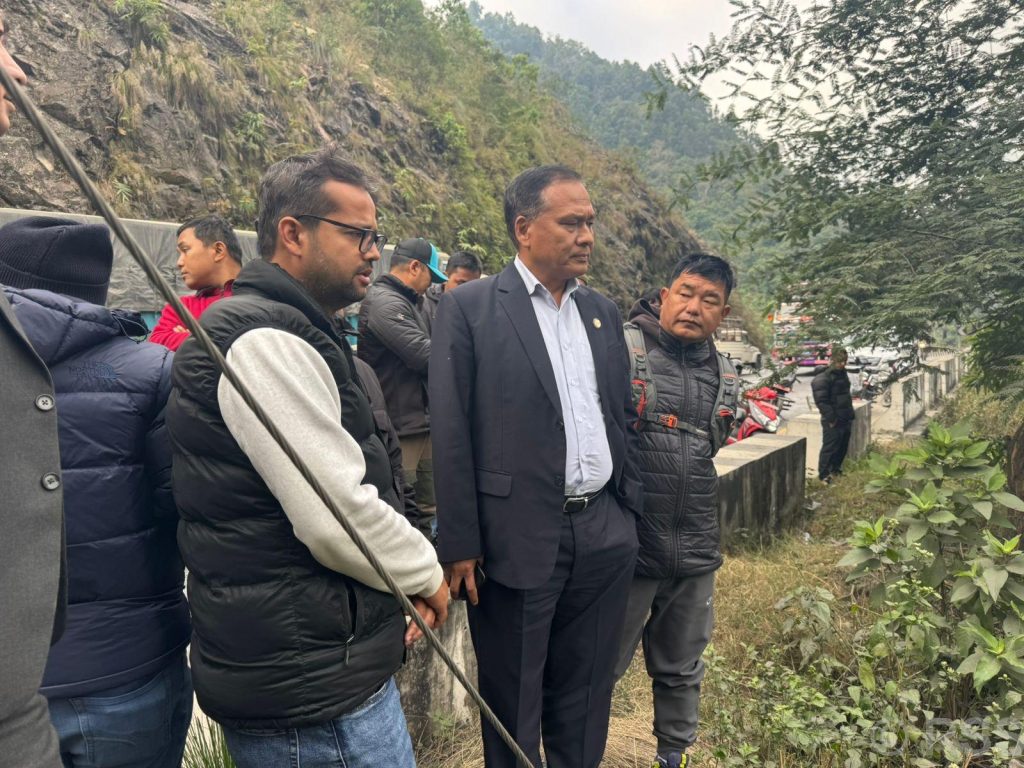 विकास निर्माणमा ढिलासुस्ती सैह्य हुन्न, काम नगरे ठेक्का तोड्छु : मन्त्री घिसिङ